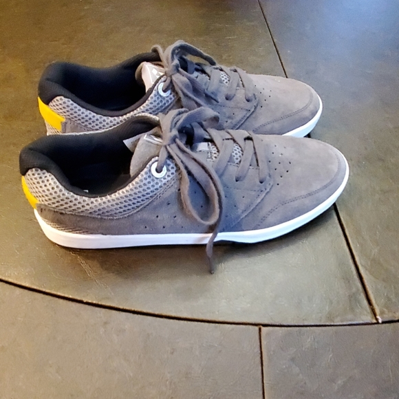 Men's grey suede sneakers size 10.5 never worn - Picture 3 of 5